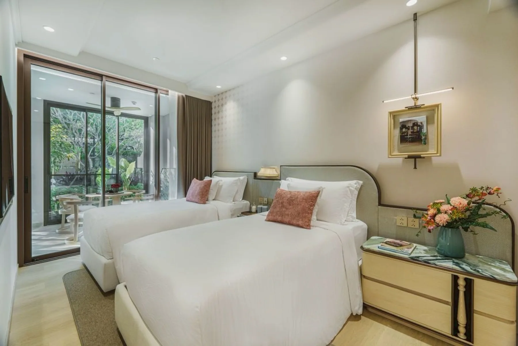 2-bedroom show suite, 100 m² — photographed on site · 4/13
